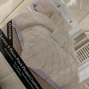 Oversized Ivory Queen 6 Piece Comforter Set